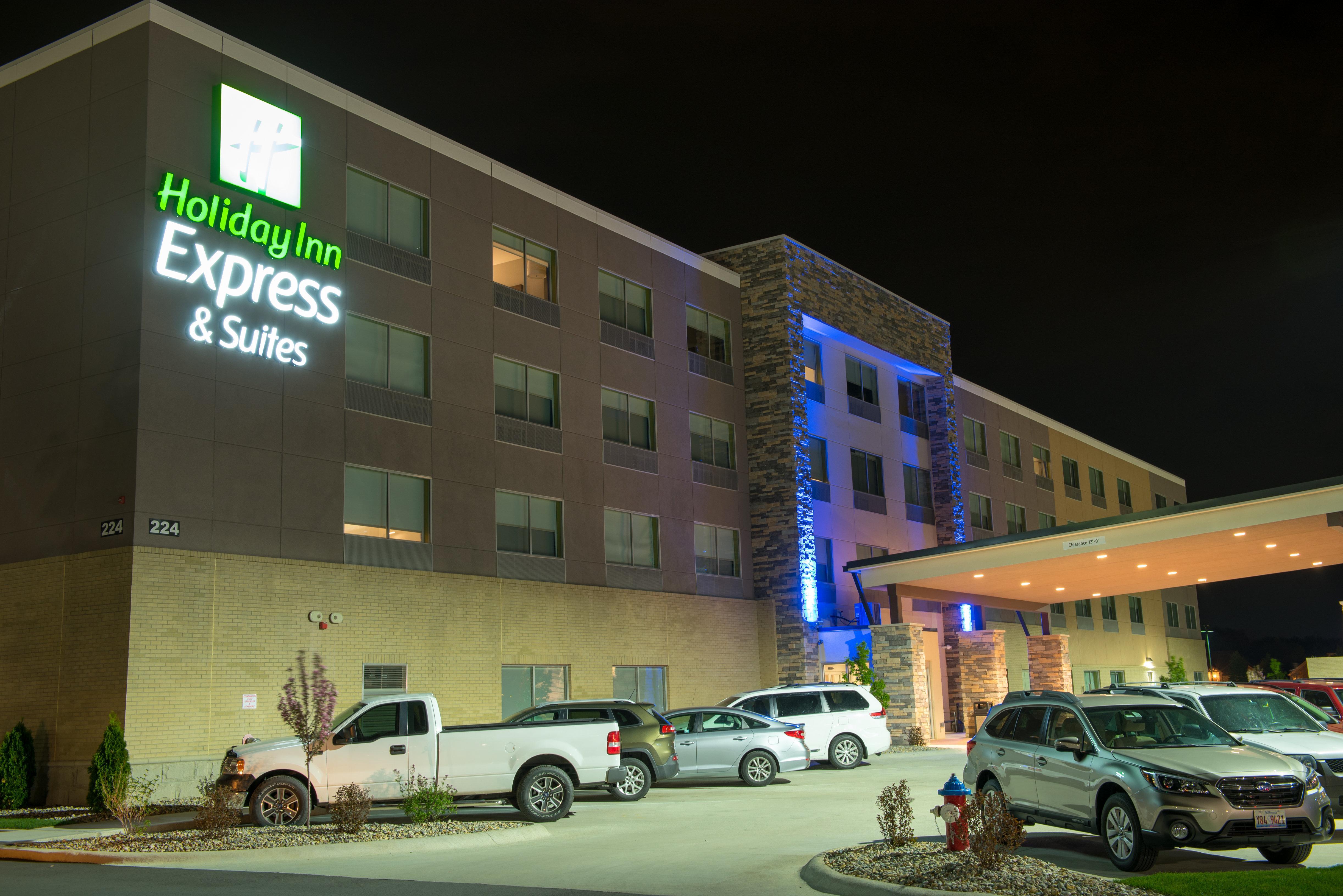 Holiday Inn Express & Suites - Fort Wayne North By Ihg Sunnybrook Acres Exterior photo
