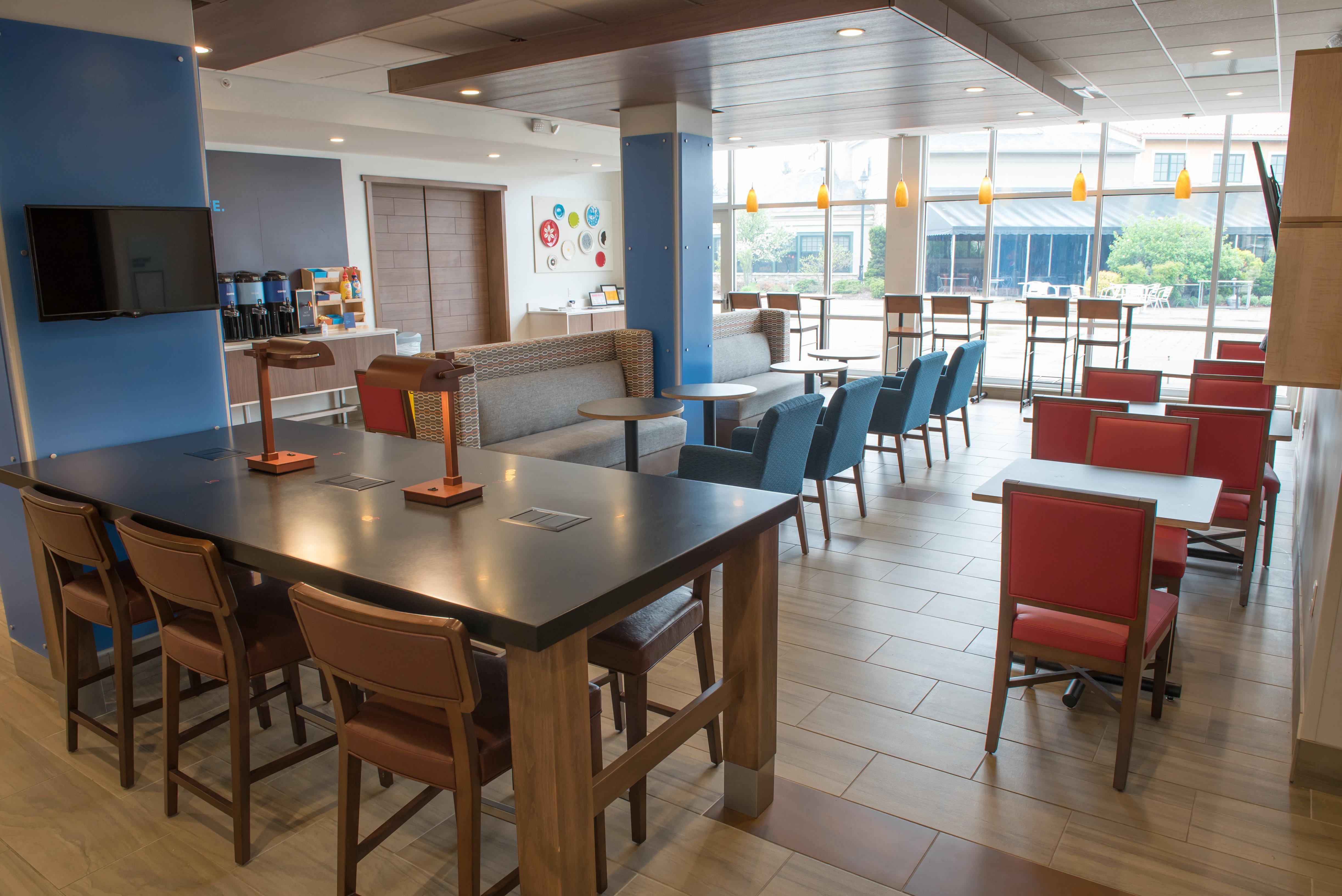 Holiday Inn Express & Suites - Fort Wayne North By Ihg Sunnybrook Acres Exterior photo